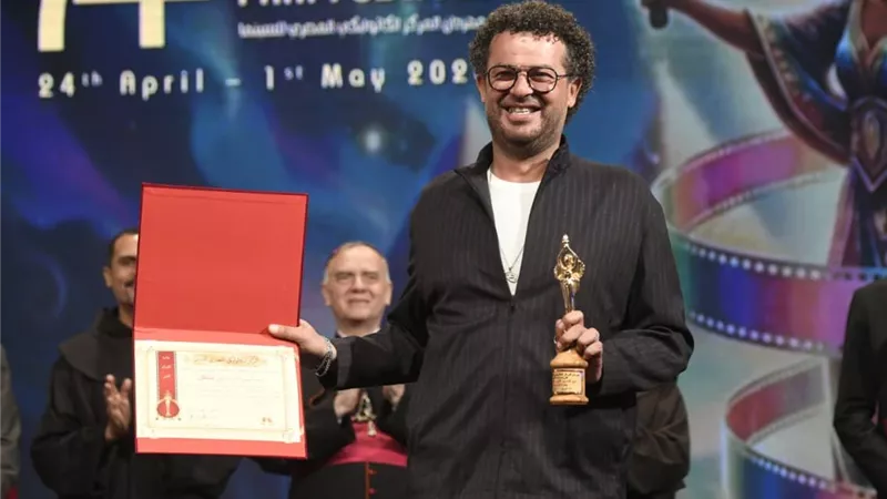 تكريم مدير التصوير مازن المتجول بجائزة الإبداع الفني في مهرجان المركز الكاثوليكي للسينما