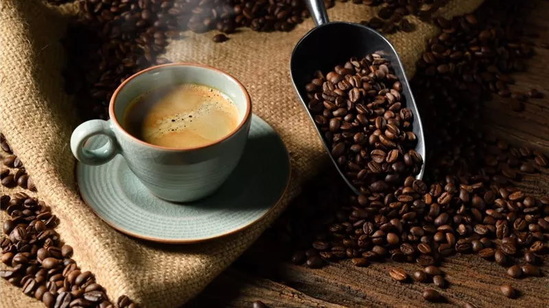 خبراء: القهوة مفيدة لتعزيز صحة الأمعاء والدماغ.. أكثر من مجرد منبه