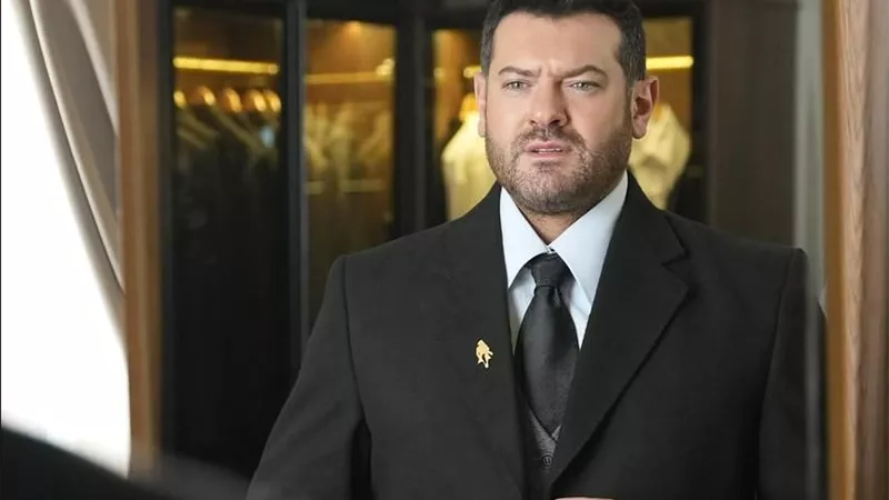 عمرو يوسف يتصدر التريند و يصبح الأعلى مشاهدة عبر منصة يانغو مع أول حلقتين من الفرنساوي 