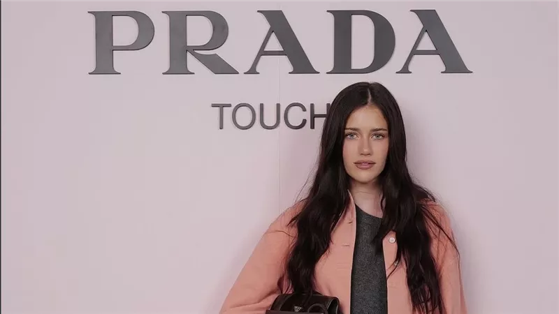 Prada Touch في لندن… لمسة جمالية تجمع نجمات الجيل الجديد