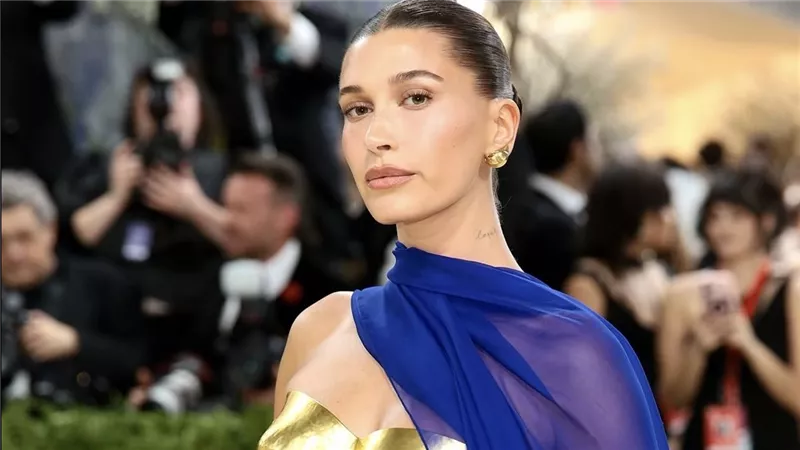      بين الجرأة والفخامة.. هايلي بيبر تقدم إطلالة أيقونية على السجادة الحمراء في حفل  met Gala