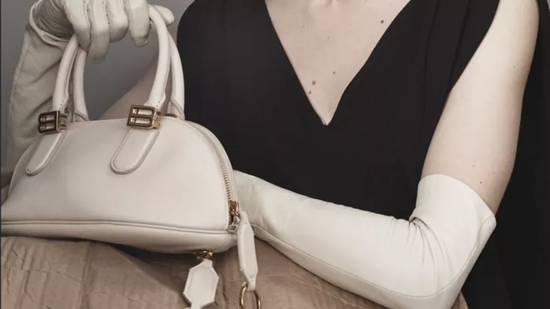     بين الجرأة والكلاسيكية.. Balenciaga تقدم رؤية جديدة للحقائب النسائية