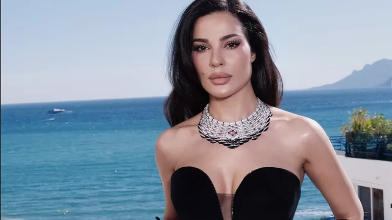 نادين نسيب نجيم تخطف الأنظار بإطلالة سوداء ساحرة في افتتاح مهرجان كان 2026