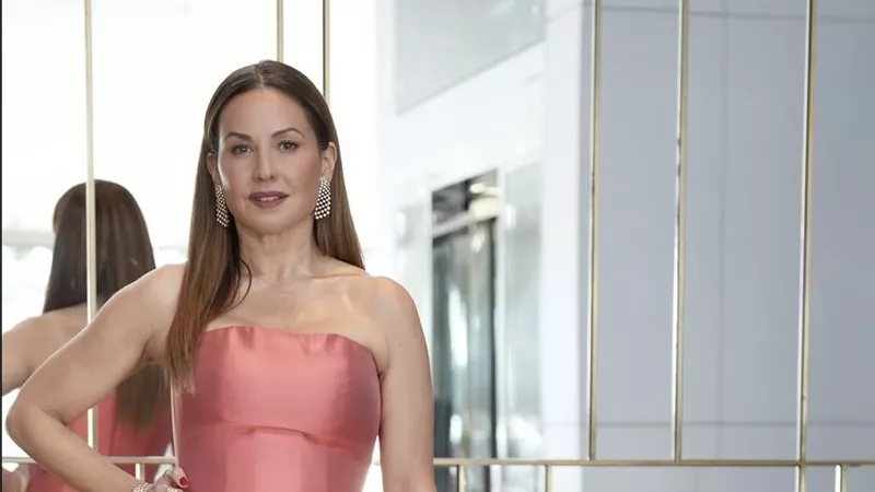     ريا أبي راشد تتألق بفستان أنثوي من توقيع رامي العلي في Women in Cinema