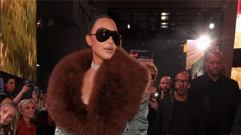     ليندسي لوهان وماريا كاري وكيم كارداشيان يخطفن الأضواء في عرض Gucci Cruise 2027