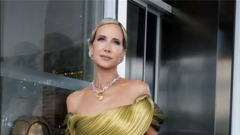 Lady Victoria Hervey تتألق بفستان نحتي ساحر من فؤاد سركيس في Cannes Film Festival
