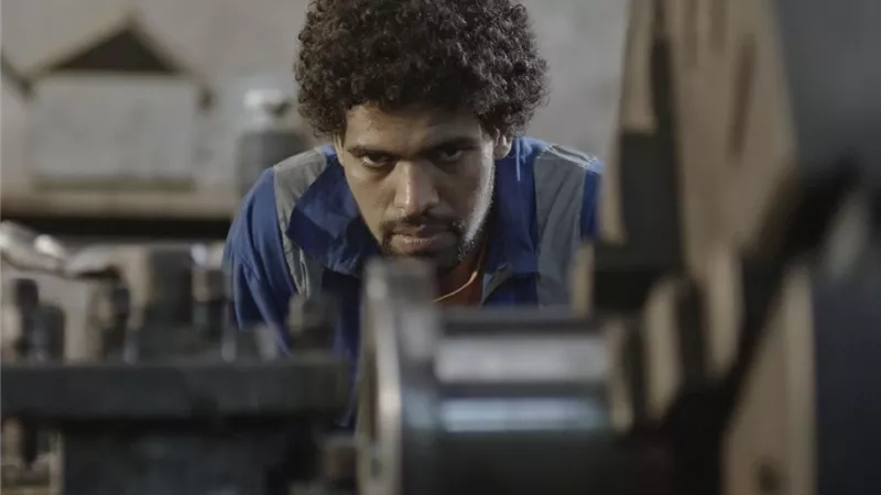 أدهم شكر يفوز بجائزة أفضل ممثل في جوائز النقاد للأفلام العربية عن دوره في المستعمرة