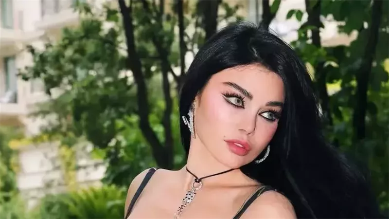 هيفاء وهبي تروج لأحداث أعمالها الغنائية 