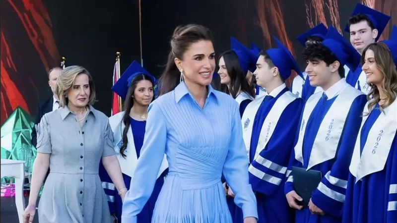     بإطلالة ناعمة من Dior وحقيبة Bottega Veneta.. الملكة رانيا تتألق في عمان