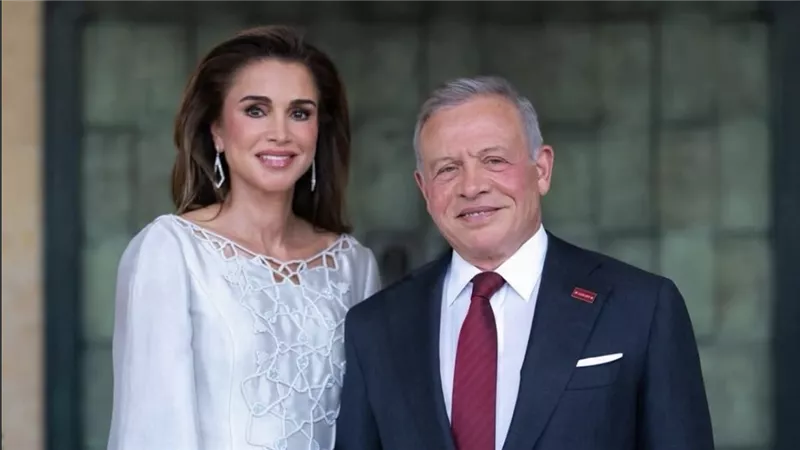    أناقة ملكية ناعمة.. الملكة رانيا تخطف الأنظار بإطلالة راقية في عيد الاستقلال