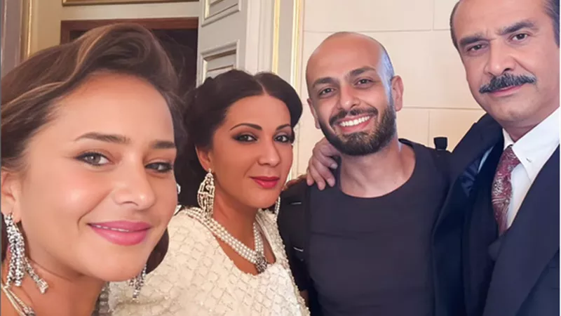أحمد مراد يحتفل بانطلاق عرض فيلم 