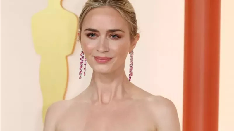  إيميلي بلانت تكشف موقف طريف لميريل ستريب في حفل زفافها