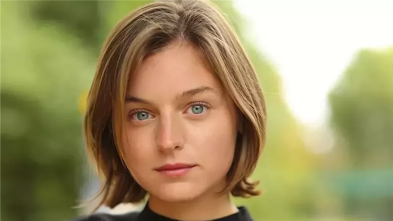 إيما كورين: من الأميرة ديانا إلى نجمة هوليوود المختلفة