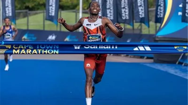 عيسى يحطم مسار كيب تاون بزمن 2:04:55 في أسرع ماراثون أفريقي بالتاريخ