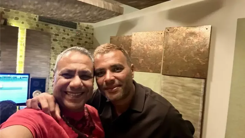 بكواليس من داخل الاستديو.. أمير محروس يهنئ رامي صبري على ألبومه الجديد 