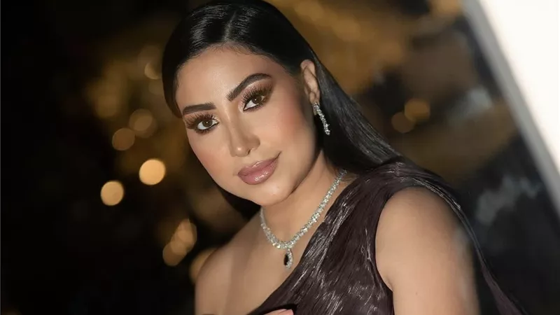      لمسات فخامة وأنوثة.. بوسي تستعرض أناقتها بإطلالة لافتة