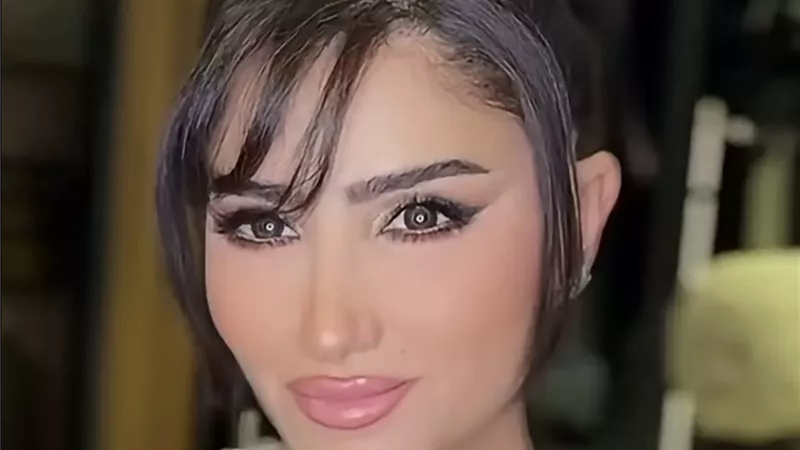     مي عمر تخطف الأنظار بإطلالة فضية ساحرة في أحدث ظهور لها 