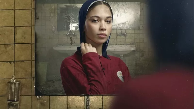 في أول بطولة درامية لها چيدا منصور تواجه أزمات المراهقة في مسلسل Underage
