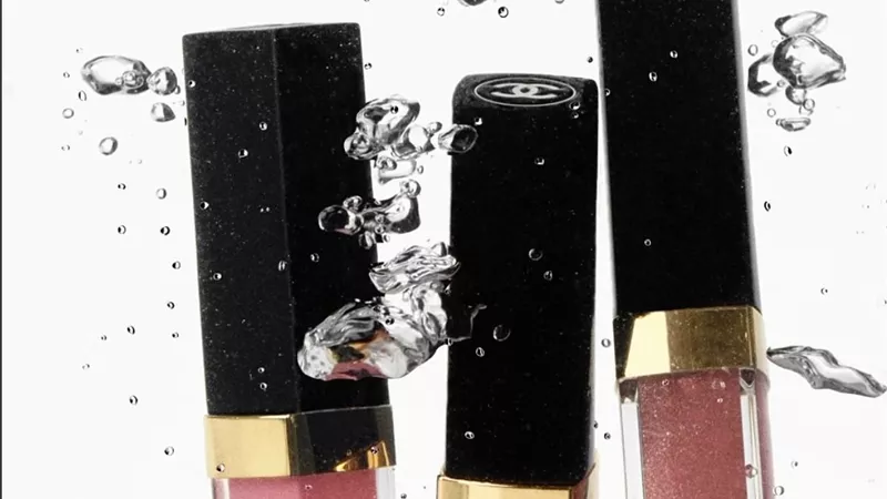     شانيل تكشف عن الجيل الجديد من Rouge Coco Hydra Gloss بتركيبة عناية متطورة