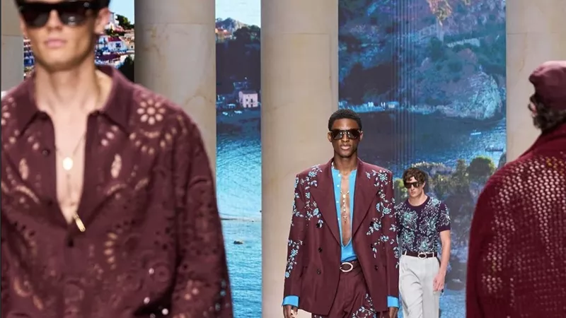 ألوان جريئة وتطريزات لافتة.. Dolce & Gabbana تحتفي بصيف 2027 علي منصة ميلانو