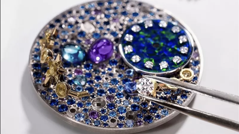 سماء مرصعة بالنجوم تتحول إلى تحفة زمنية في أحدث إبداعات Bvlgari