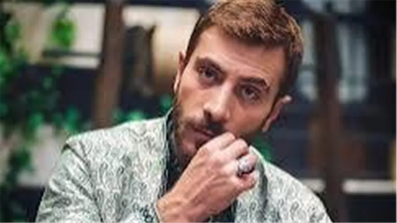 رامي أحمر يكشف أسرار شخصية «كريم» في «حب ع ورق»
