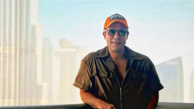 محمد إمام يسافر إلى دبي ويدعو الجمهور لمشاهدة فيلم 
