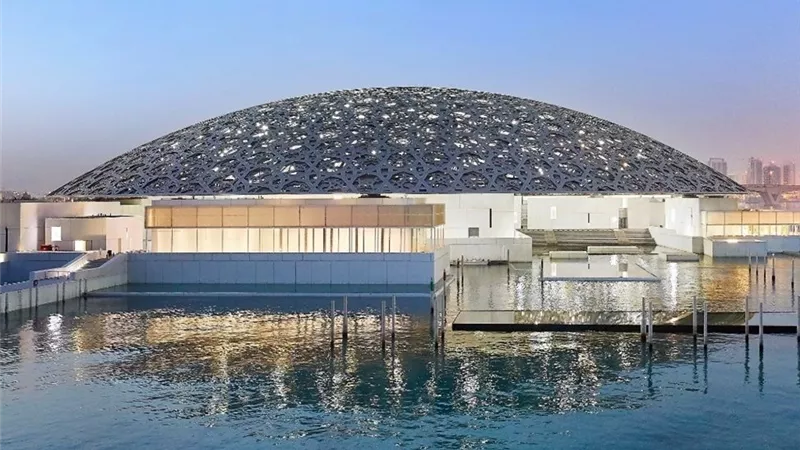اللوفر أبوظبي يعلن موسم ثقافي استثنائي بأربعة معارض 2026-2027