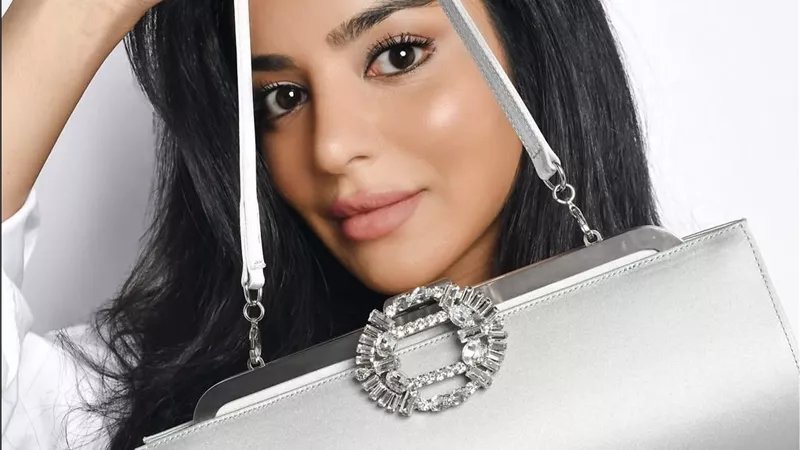 من السعودية إلى العالمية.. دانيا شنكار تفرض بصمتها في عالم الحقائب الفاخرة