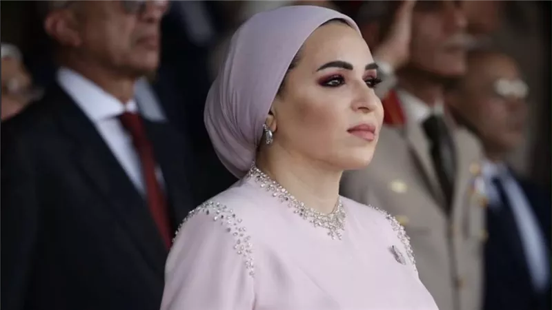    بتوقيع تمرازا.. السيدة الأولى تتألق بإطلالة تحمل رسائل من الرقي والهوية المصرية