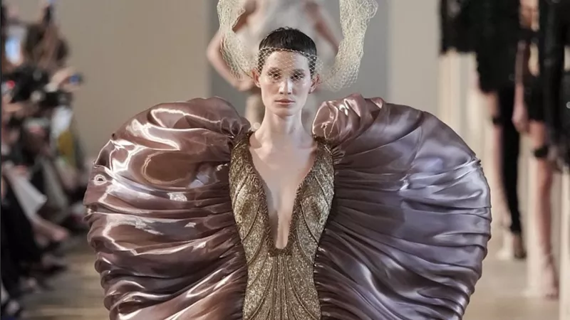     راهول ميشرا يكشف عن مجموعة DEVI.. احتفاء بالفن الهندي في أسبوع الهوت كوتور بباريس