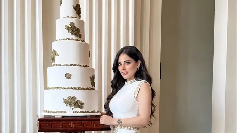 مروة نصر تحتفل بعيد ميلادها في Palazzo Versace أثناء تصوير أحدث أعمالها الغنائية في دبي
