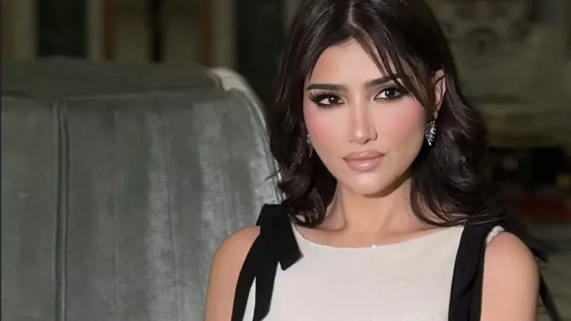     بفستان من توقيع أمجد الحموري.. مي عمر تخطف الأنظار في العرض الخاص لـ”شمشون ودليلة”