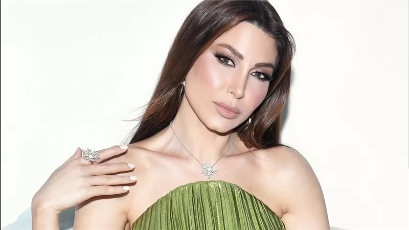 بفستان من Maison 7 Dubai.. يارا تتألق بإطلالة لافتة على المسرح