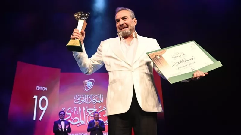 أحمد عبد العزيز يتوج مشواره بتكريم القومي للمسرح المصري 
