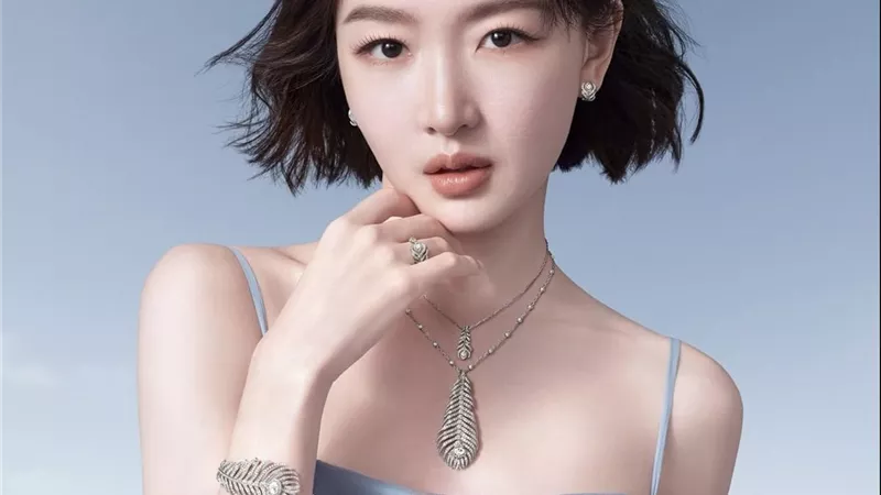 Boucheron تحتفي بأيقونتها الخالدة Plume de Paon بعد أكثر من 150 عامًا