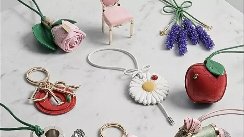 جوناثان أندرسون يحول أدوات الخياطة إلى إكسسوارات فاخرة لحقائب Dior