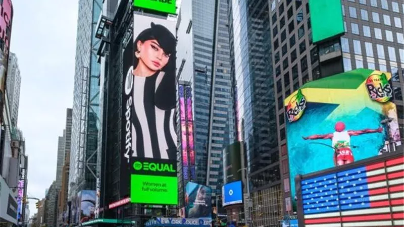 هيفاء وهبي تتصدر لوحة Spotify في تايمز سكوير