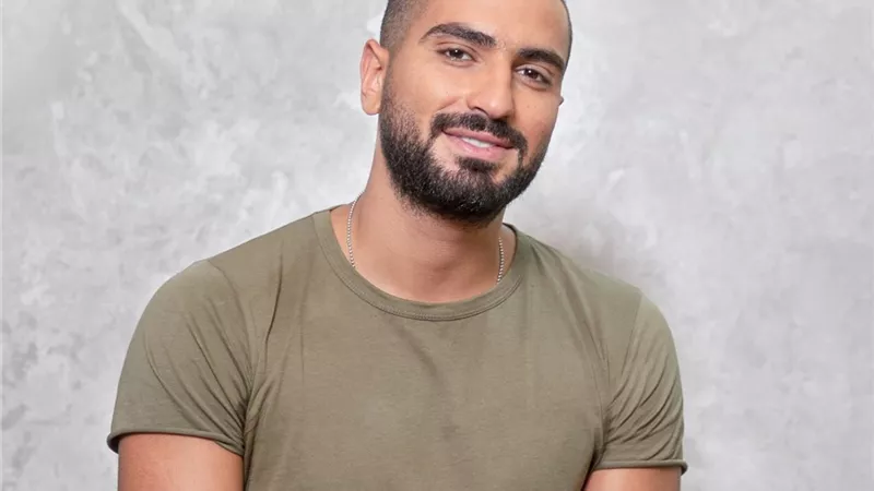 محمد الشرنوبي يغني مقطع من ألبومه الجديد 