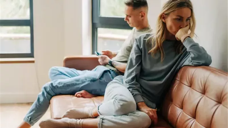 إتيكيت طلب شيء من الآخرين.. تجنب هذه العادة حتى لا تُساء فهمك