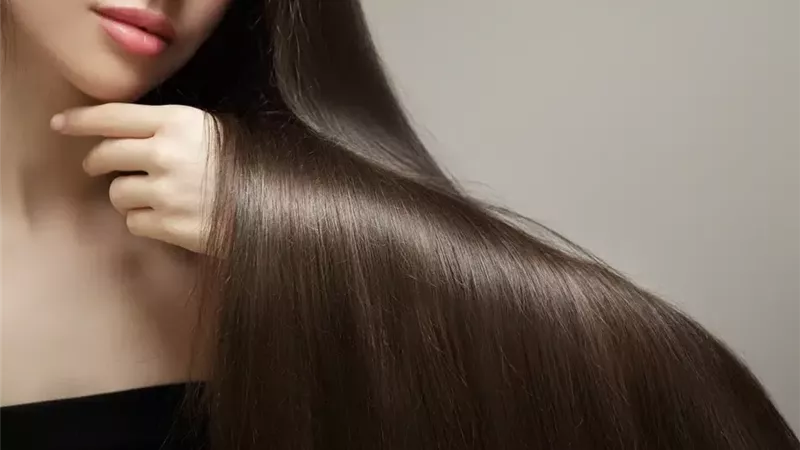 البيوتين للشعر والأظافر.. فوائده وأضراره والجرعة المناسبة لنمو الشعر