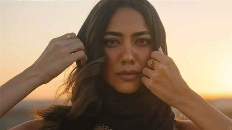 هند عبد الحليم تسأل «من أنا؟».. تجربة غنائية جديدة|فيديو