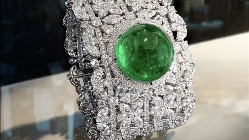 الزمرد يتصدر المشهد.. Chopard تكشف عن فخامة استثنائية في قلب نيويورك