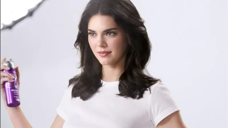كيندال جينر وجهًا لحملة «Big Hair Day» من لوريال باريس