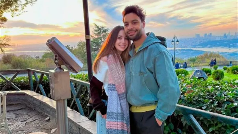 أحمد جمال يدعم زوجته فرح الموجي قبل طرح أغنية 