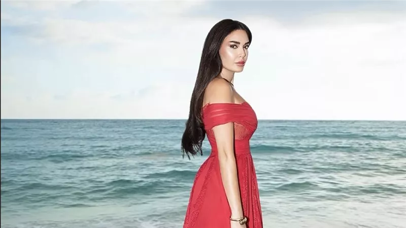 سيرين عبد النور تتألق بفستان أحمر ساحر من تصميم سارة مراد