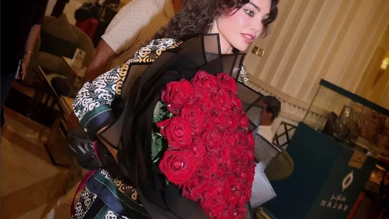 بـCasablanca وHermès.. هيفاء وهبي تخطف الأنظار بإطلالة حريرية في جدة