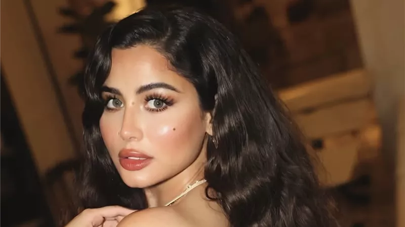 نوران ماجد تخطف الأنظار بإطلالة بيضاء من Roberto Cavalli