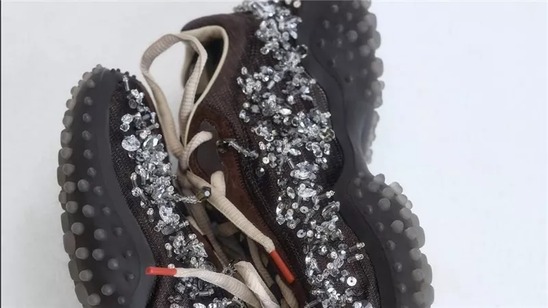 Miu Miu تكشف عن أحدث صيحات الأحذية الرياضية مع Bubble Sneakers