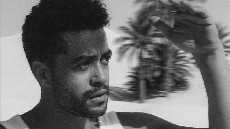 خالد أنور في ظهور استثنائي بجلسة تصوير بطابع سينمائي